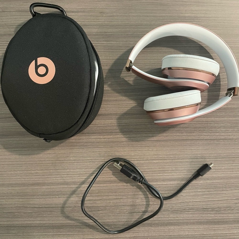 Beats Solo 3 in Rose Gold